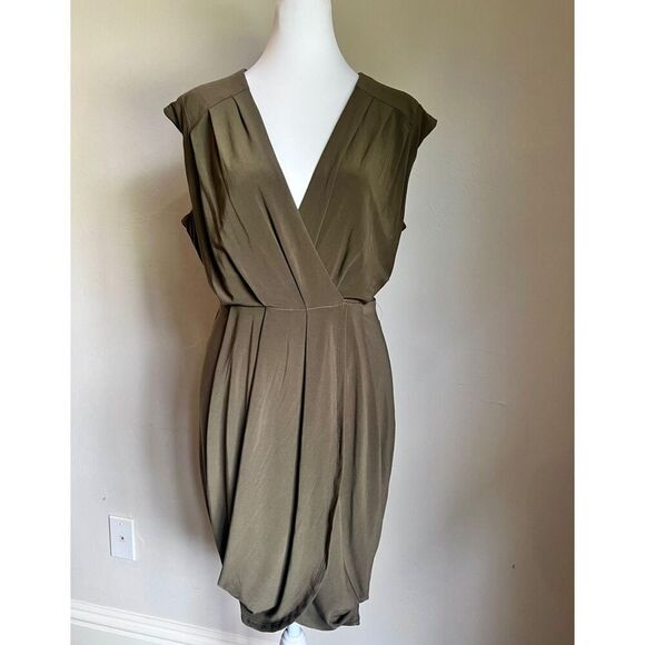 NWT Express V-neck faux wrap pleated mini sheath dress - Picture 1 of 5